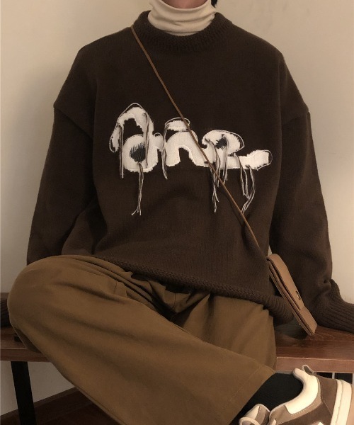 MGV（エムジーヴィー）の「フロントロゴステッチプルオーバーニット（ニット/セーター・メンズ・グレー/ブラウン/ブラック・MEDIUM/LARGE/X-LARGE）」の3枚目の写真