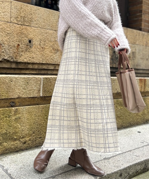 Chez toi（シェトワ）の「裾フリンジチェックニットスカート（スカート