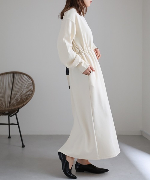 VALENTINO シルク リップ柄 アート ウエストギャザーワンピース VALENTINO シルク リップ柄 アート ウエストギャザーワンピース