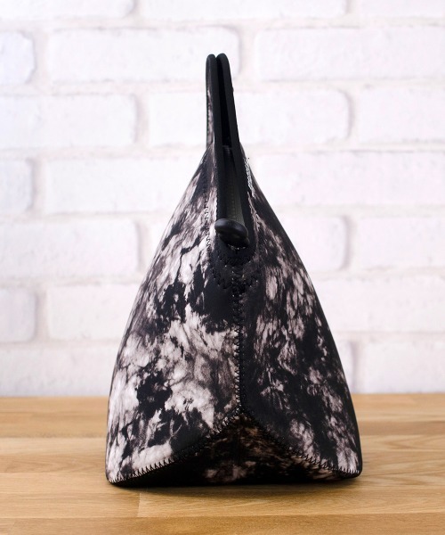 BUILT NY（ビルト　ニューヨーク）の「BUILT/ゴウメットバッグ タイダイ（ハンドバッグ・レディース・ブラック・ONE SIZE）」の7枚目の写真