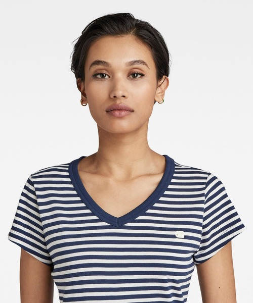 G-STAR(ジースター)の「EYBEN STRIPE SLIM V-NECK TOP/ストライプT/ワンポイント(Tシャツ/カットソー・レディース・ストライプ・SMALL/X-SMALL/MEDIUM)」の4枚目の写真