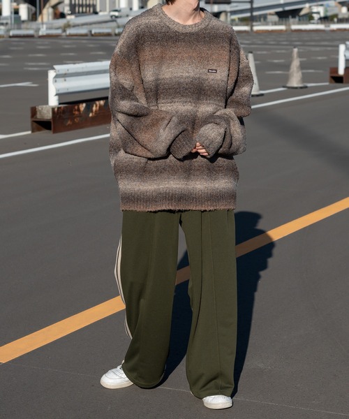 Perushu(ペルーシュ)の「ルーズグラデーションニットプルオーバー(ニット/セーター・メンズ・ブラウン/グリーン/オレンジ・LARGE/MEDIUM)」の4枚目の写真