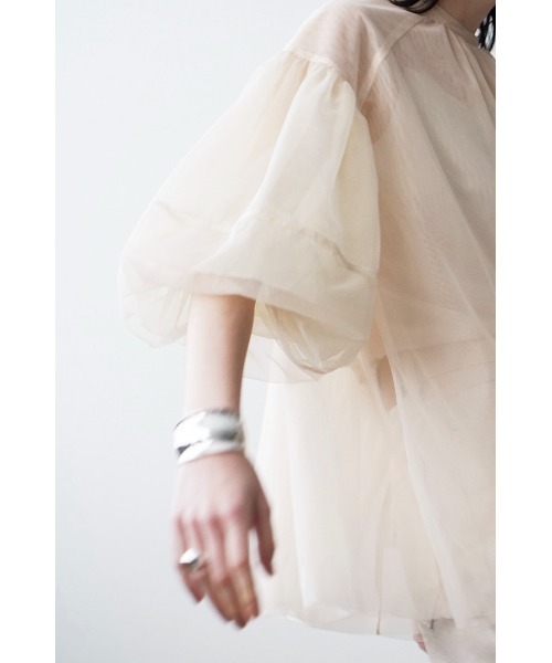 CLANE（クラネ）の「CLANE/クラネ/SHEER TULLE BALLOON SLEEVE TOPS（その他トップス・レディース・アイボリー/ブラック・1）」の4枚目の写真