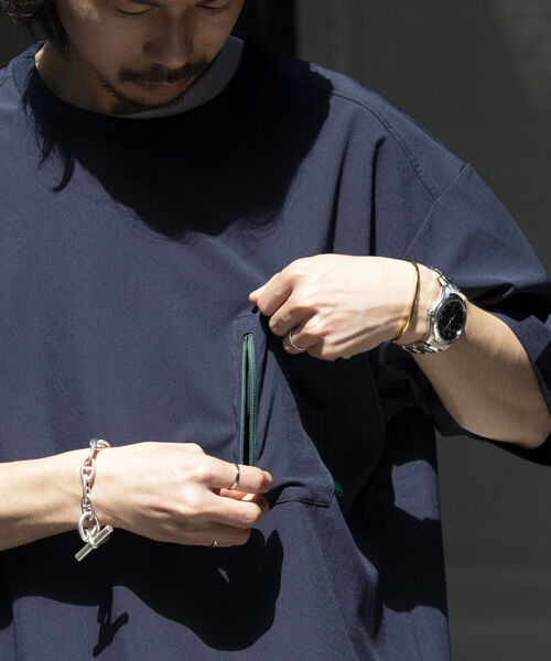 GLOSTER（グロスター）の「【GLOSTER/グロスター】サマートロピカル 胸ジップポケットTシャツ ポケT イージーケア（Tシャツ/カットソー・メンズ・グリーン/ネイビー/グレイッシュベージュ・M/L/S）」の3枚目の写真