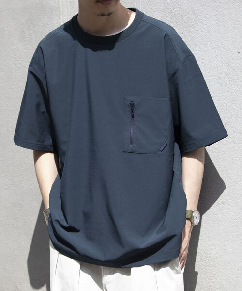 GLOSTER（グロスター）の「【GLOSTER/グロスター】サマートロピカル 胸ジップポケットTシャツ ポケT イージーケア（Tシャツ/カットソー・メンズ・グリーン/ネイビー/グレイッシュベージュ・M/L/S）」の2枚目の写真