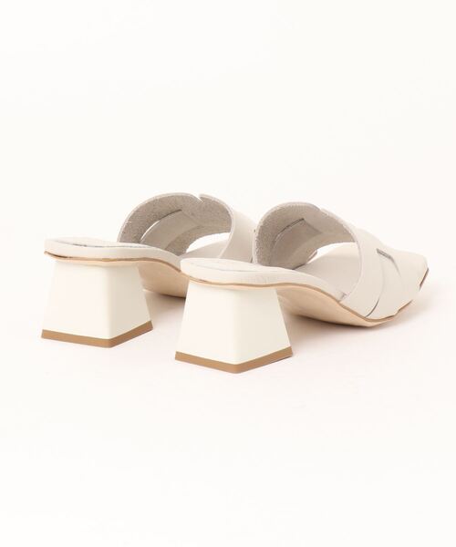 inter-chaussures（インターショシュール）の「【Oh my Sandals】スクエアトウチャンキーヒールサンダル(E32000/E2000A)（サンダル・レディース・ブラック/アイボリー・40/36/38/37/35/39）」の3枚目の写真