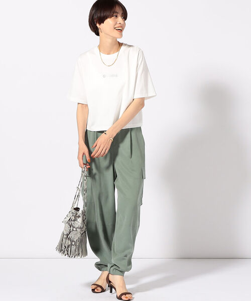 NOLLEY’S Sophi(ノーリーズソフィ)の「ショート丈ロゴTシャツ(Tシャツ/カットソー・レディース・ホワイト系その他4/オフホワイト/チャコールグレー・38)」の6枚目の写真