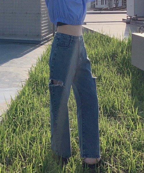 AS KNOW AS plus（アズノゥアズプラス）の「〇サイドスリットダメージデニムパンツ（デニムパンツ・レディース・サックスブルー/ケミカルウォッシュ/ブラック系/グレー系/サックスブルー系・FREE）」の4枚目の写真