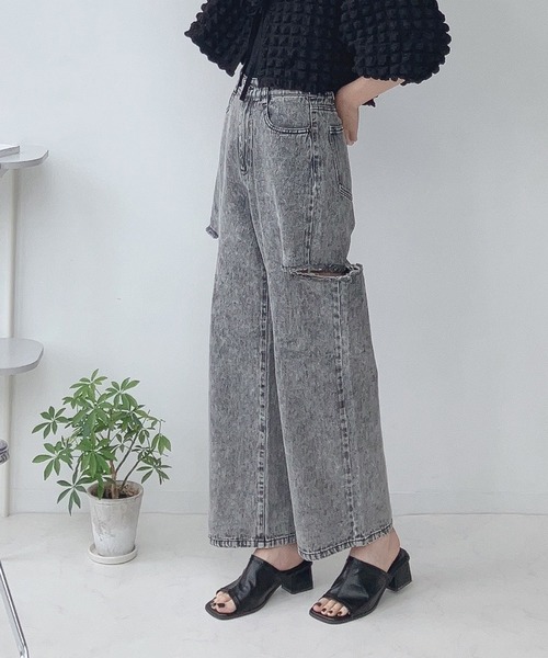 AS KNOW AS plus（アズノゥアズプラス）の「〇サイドスリットダメージデニムパンツ（デニムパンツ・レディース・サックスブルー/ケミカルウォッシュ/ブラック系/グレー系/サックスブルー系・FREE）」の7枚目の写真