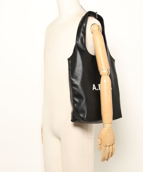 A.P.C.(アーペーセー)の「TOTE NINON SMALL(トートバッグ・レディース・ライトイエロー/ブラック・ONESIZE)」の13枚目の写真