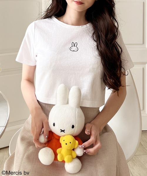 MIIA(ミーア)の「MIIA×miffy エンブロイダリーモチーフTシャツ(Tシャツ/カットソー・レディース・ベージュ/オフホワイト/ブラック・FREE)」の6枚目の写真