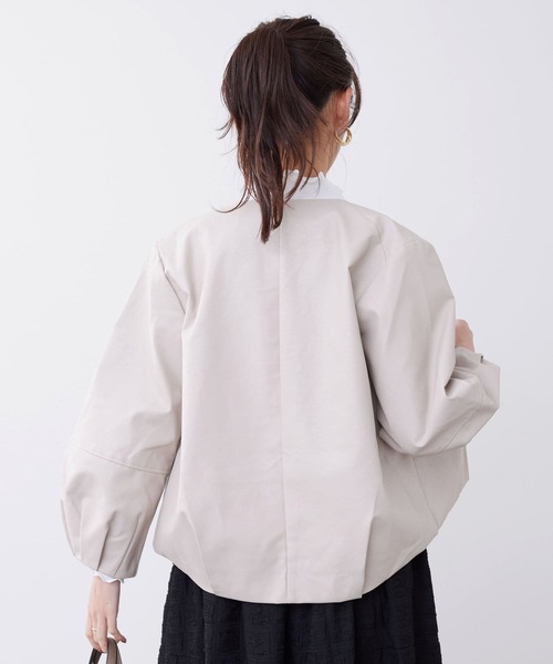 Chez toi（シェトワ）の「袖ボリューム合皮ブルゾン（ブルゾン・レディース・モカ/アイボリー/ブラック・FREE）」の12枚目の写真