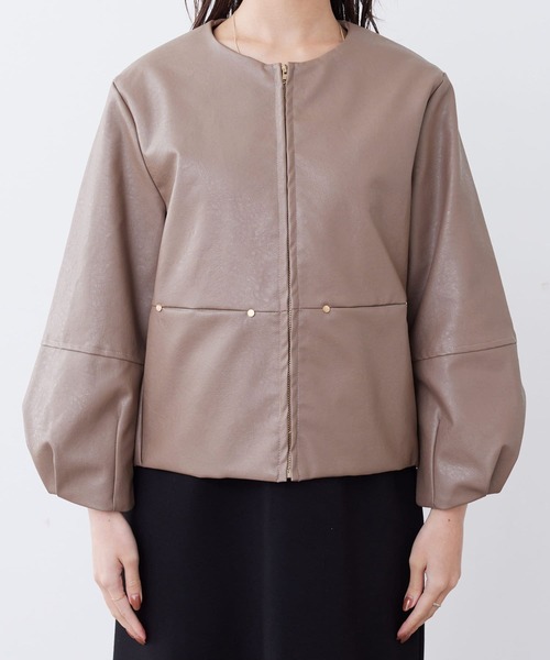 Chez toi（シェトワ）の「袖ボリューム合皮ブルゾン（ブルゾン・レディース・モカ/アイボリー/ブラック・FREE）」の17枚目の写真