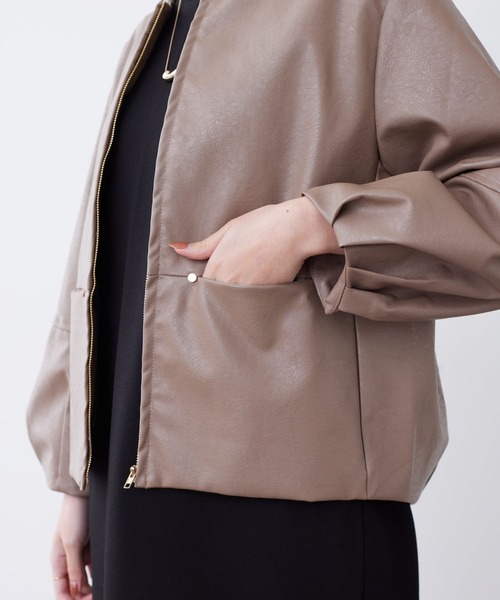 Chez toi（シェトワ）の「袖ボリューム合皮ブルゾン（ブルゾン・レディース・モカ/アイボリー/ブラック・FREE）」の21枚目の写真