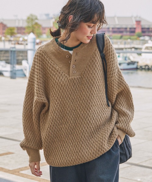 MONO-MART LADY'S（モノマートレディース）の「サーマル編みニットヘンリーネックミリタリージープセーター（ニット/セーター・レディース・カーキ/ネイビー/アイボリー/ブラウン/チャコールグレー/杢グレー/グレイッシュベージュ/ブラック/レッド・FREE）」の6枚目の写真