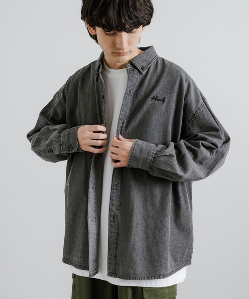 Rocky Monroe（ロッキーモンロー）の「オーバーサイズ 6ozデニム ワンポイント刺繍ルーズシャツ（シャツ/ブラウス・メンズ・ブラック/ライトブラック/ケミカルウォッシュ・M/L）」の5枚目の写真
