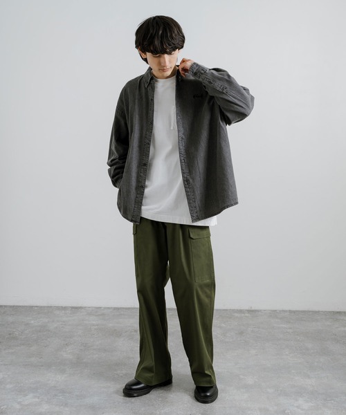 Rocky Monroe（ロッキーモンロー）の「オーバーサイズ 6ozデニム ワンポイント刺繍ルーズシャツ（シャツ/ブラウス・メンズ・ブラック/ライトブラック/ケミカルウォッシュ・M/L）」の6枚目の写真