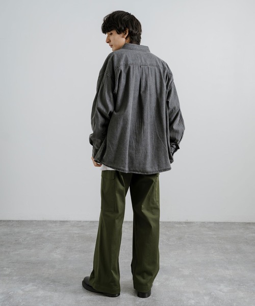 Rocky Monroe（ロッキーモンロー）の「オーバーサイズ 6ozデニム ワンポイント刺繍ルーズシャツ（シャツ/ブラウス・メンズ・ブラック/ライトブラック/ケミカルウォッシュ・M/L）」の7枚目の写真