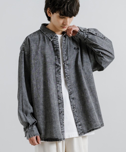 Rocky Monroe（ロッキーモンロー）の「オーバーサイズ 6ozデニム ワンポイント刺繍ルーズシャツ（シャツ/ブラウス・メンズ・ブラック/ライトブラック/ケミカルウォッシュ・M/L）」の8枚目の写真