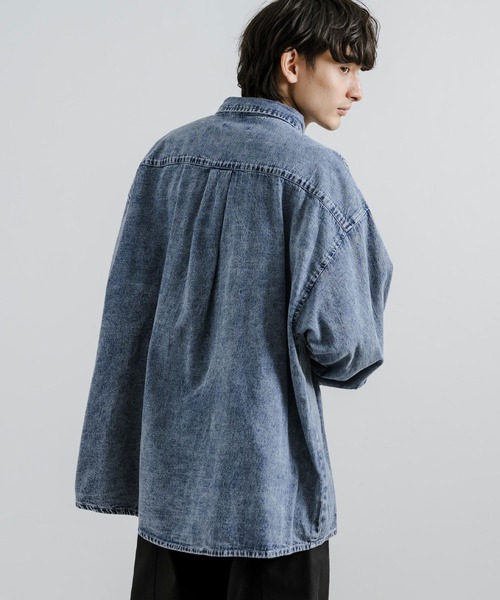 Rocky Monroe（ロッキーモンロー）の「オーバーサイズ 6ozデニム ワンポイント刺繍ルーズシャツ（シャツ/ブラウス・メンズ・ブラック/ライトブラック/ケミカルウォッシュ・M/L）」の13枚目の写真