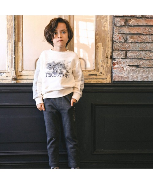 BeBe（ベベ）の「ベア裏毛恐竜標本トレーナー(80~150cm)（スウェット・キッズ・オフホワイト/グリーン/イエロー・90cm/100cm/130cm/120cm/140cm/110cm/80ｃｍ/150cm）」の4枚目の写真