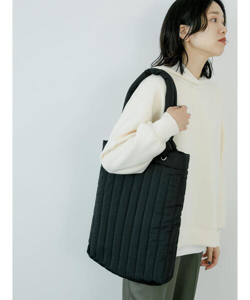 Samansa Mos2 blue（サマンサモスモスブルー）の「2WAYハンドルキルティングトート（ハンドバッグ・レディース・ブラック/キナリ/パープル・F）」の2枚目の写真