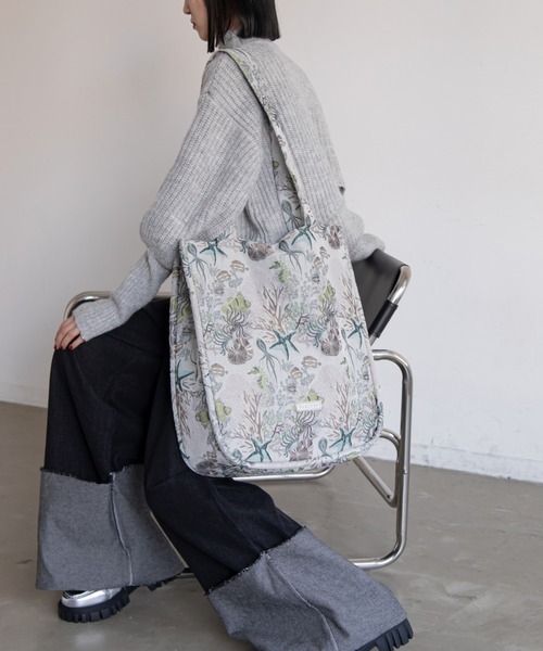 VACANCY（ヴァカンシー）の「ゴブラン柄オーバートートバッグ（トートバッグ・レディース・ホワイト/ブラック・FREE）」の5枚目の写真