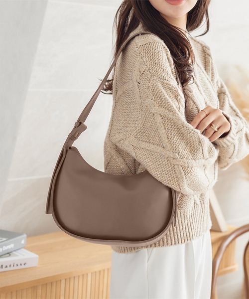 KOBE LETTUCE（コウベレタス）の「ワイドベルトショルダーバッグ（ショルダーバッグ・レディース・ボルドー/ブラック/グレイッシュベージュ・FREE）」の5枚目の写真