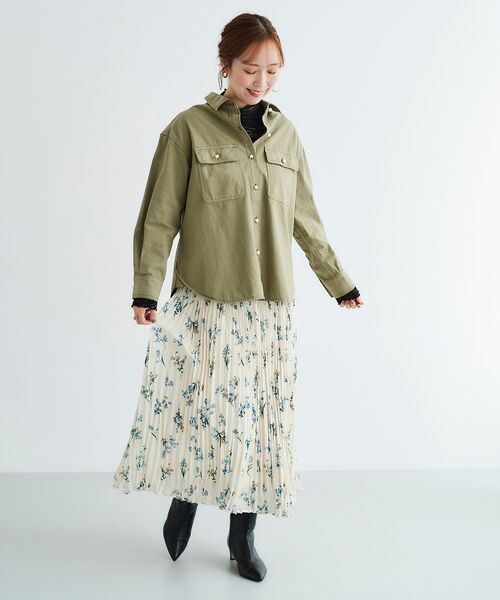 le.coeur blanc(ルクールブラン)の「サテンプリントランダムプリーツスカート(スカート・レディース・ブルー系その他4/ホワイト系その他2・38)」の5枚目の写真
