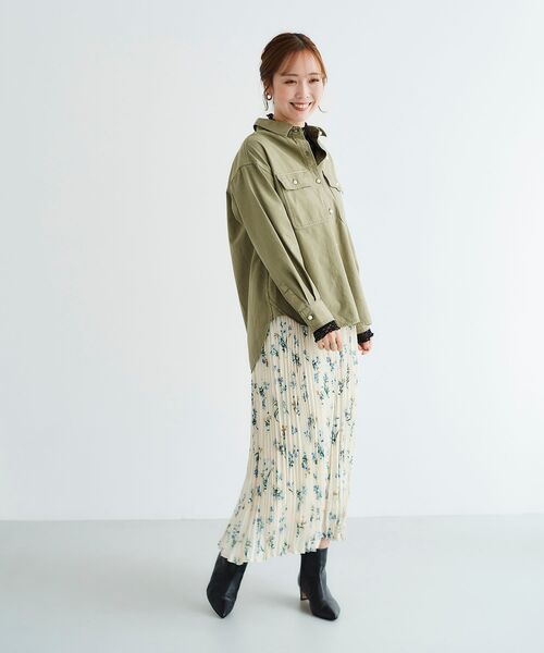 le.coeur blanc(ルクールブラン)の「サテンプリントランダムプリーツスカート(スカート・レディース・ブルー系その他4/ホワイト系その他2・38)」の4枚目の写真