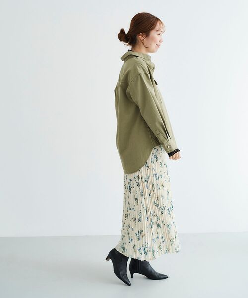 le.coeur blanc(ルクールブラン)の「サテンプリントランダムプリーツスカート(スカート・レディース・ブルー系その他4/ホワイト系その他2・38)」の19枚目の写真