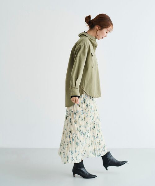 le.coeur blanc(ルクールブラン)の「サテンプリントランダムプリーツスカート(スカート・レディース・ブルー系その他4/ホワイト系その他2・38)」の18枚目の写真