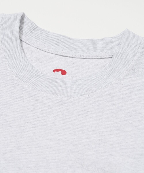 FREAK'S STORE（フリークスストア）の「SAUVENIR/サウベニア SAUVENIR×にぼしら/別注 SAUVENIR SHIRASU ショートスリーブポケットTシャツ/しらす（Tシャツ/カットソー・メンズ・グレー/ブラック/ホワイト・SMALL/MEDIUM/LARGE）」の6枚目の写真