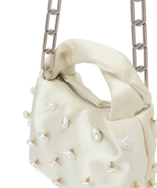 ADAM ET ROPE'(アダムエロペ)の「【STINE GOYA(スティーヌゴヤ)】Pearl Satin Bag(ショルダーバッグ・レディース・ホワイト・FREE)」の13枚目の写真