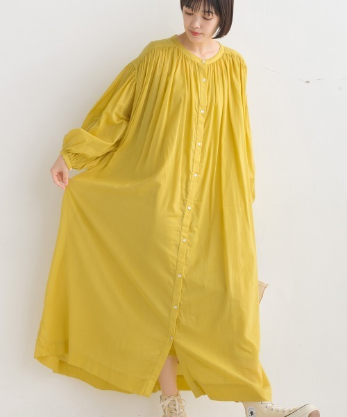 OMNES（オムネス）の「コットンボイル袖ボリュームギャザーワンピース（ワンピース・レディース・ブラック/ブルー/マスタード/ベージュ/ピンク・FREE）」の4枚目の写真