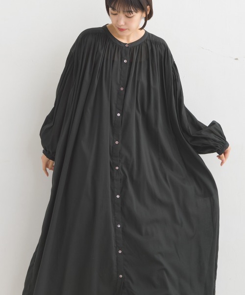 OMNES（オムネス）の「コットンボイル袖ボリュームギャザーワンピース（ワンピース・レディース・ブラック/ブルー/マスタード/ベージュ/ピンク・FREE）」の12枚目の写真