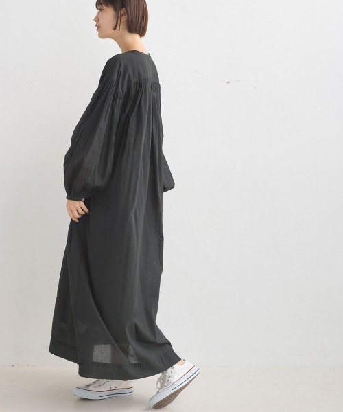 OMNES（オムネス）の「コットンボイル袖ボリュームギャザーワンピース（ワンピース・レディース・ブラック/ブルー/マスタード/ベージュ/ピンク・FREE）」の13枚目の写真