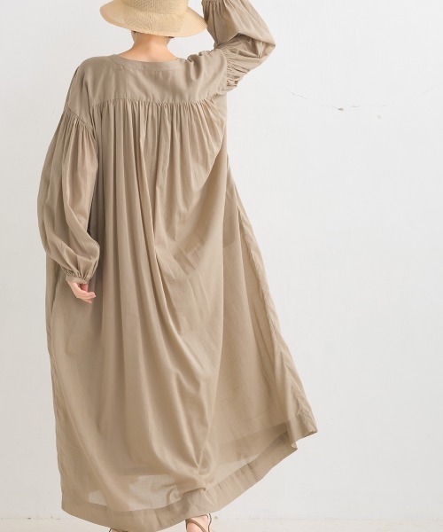 OMNES（オムネス）の「コットンボイル袖ボリュームギャザーワンピース（ワンピース・レディース・ブラック/ブルー/マスタード/ベージュ/ピンク・FREE）」の20枚目の写真