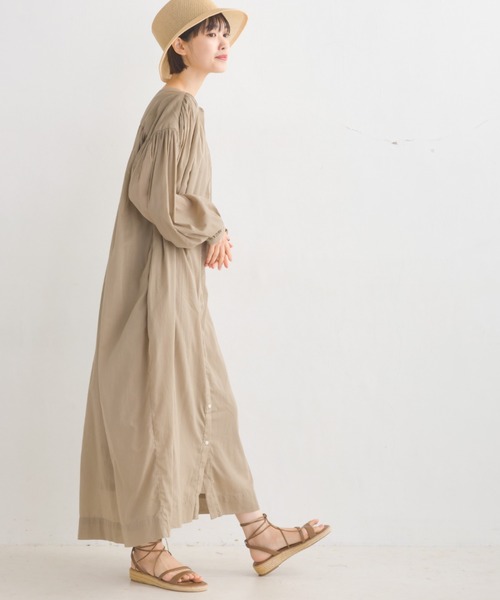 OMNES（オムネス）の「コットンボイル袖ボリュームギャザーワンピース（ワンピース・レディース・ブラック/ブルー/マスタード/ベージュ/ピンク・FREE）」の19枚目の写真