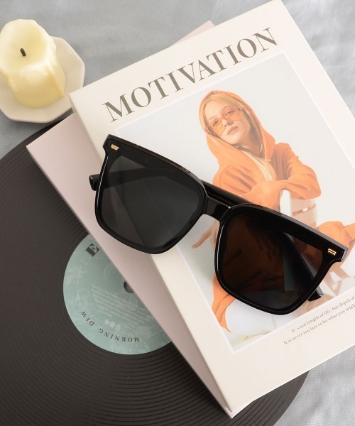 TONE SELECT GOODS（トーンセレクトグッズ）の「【urge select】カラーレンズ ウェリントン サングラス（サングラス・レディース・ブラック系2/ブラック系1/ピンク系/ホワイト系/ブラック系3・FREE）」の7枚目の写真