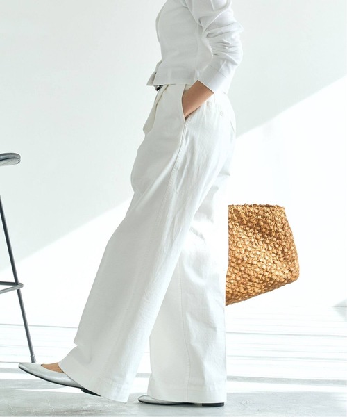 IENA（イエナ）の「《追加》チノタックワイドパンツ（チノパンツ・レディース・ベージュ/ホワイト・38/36/34）」の19枚目の写真