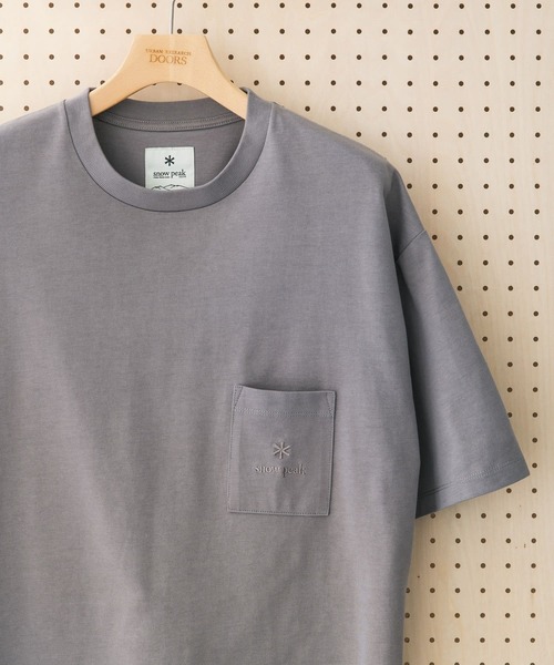 Snow Peak（スノーピーク）の「『別注』Snow Peak Apparel×DOORS　Pocket Logo T-shirts（Tシャツ/カットソー・メンズ・ホワイト/ベージュ/ネイビー/ブラック/グレー・LARGE/MEDIUM/X-LARGE）」の6枚目の写真