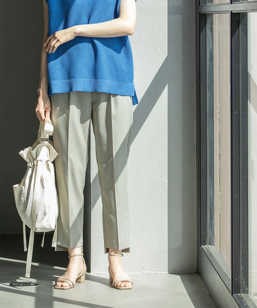 OPAQUE.CLIP（オペークドットクリップ）の「◆セットアップ対応 前後差ヘムテーパードパンツ　ストレッチリネンライク【UVケア/洗濯機洗い可】（その他パンツ・レディース・ブラック/グレー・38/40/42）」の2枚目の写真