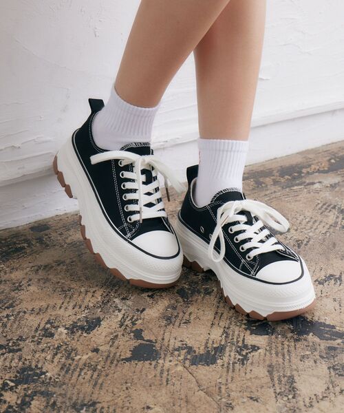 RETRO GIRL(レトロガール)の「厚底スニーカー(スニーカー・レディース・ブラック/オフホワイト/レッド・MEDIUM/LARGE)」の7枚目の写真