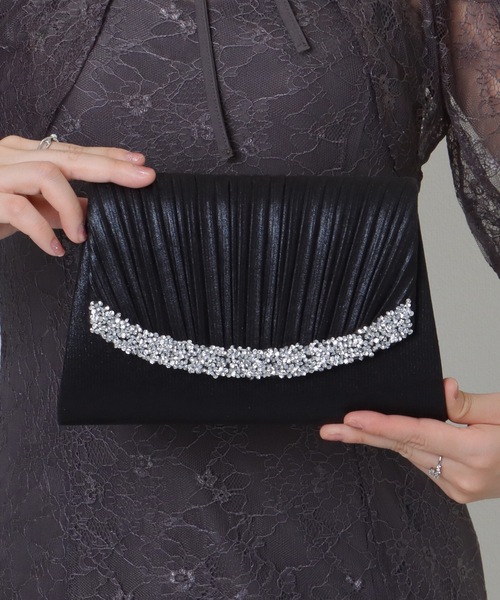 Lace Ladies(レースレディース)の「ビジューライン プリーツ フラップ スリム クラッチバッグ(クラッチバッグ・レディース・シルバー/ブラック・FREE)」の3枚目の写真