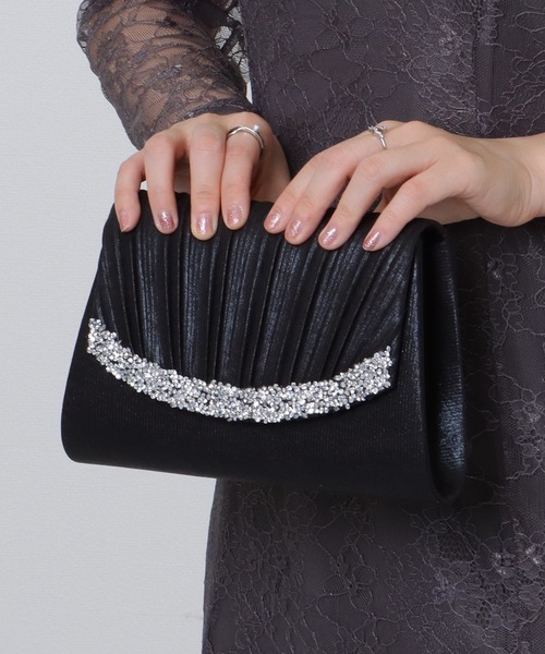Lace Ladies(レースレディース)の「ビジューライン プリーツ フラップ スリム クラッチバッグ(クラッチバッグ・レディース・シルバー/ブラック・FREE)」の4枚目の写真