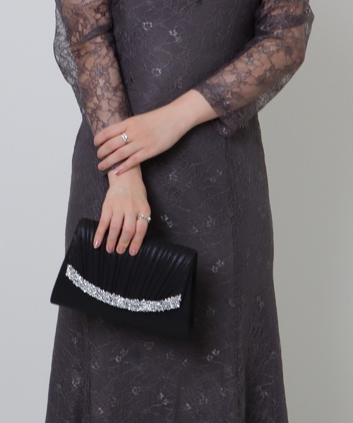 Lace Ladies(レースレディース)の「ビジューライン プリーツ フラップ スリム クラッチバッグ(クラッチバッグ・レディース・シルバー/ブラック・FREE)」の7枚目の写真