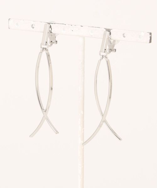 TIMELESS&THREE（タイムレスアンドスリー）の「メタルロングバーイヤリング（イヤリング・レディース・ゴールド/シルバー・FREE）」の13枚目の写真