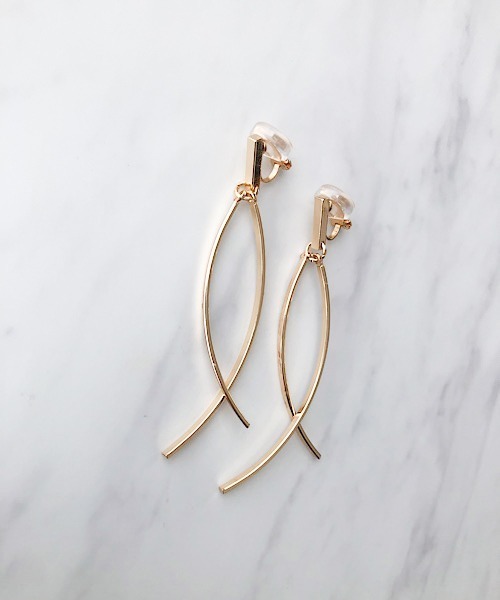 TIMELESS&THREE（タイムレスアンドスリー）の「メタルロングバーイヤリング（イヤリング・レディース・ゴールド/シルバー・FREE）」の11枚目の写真