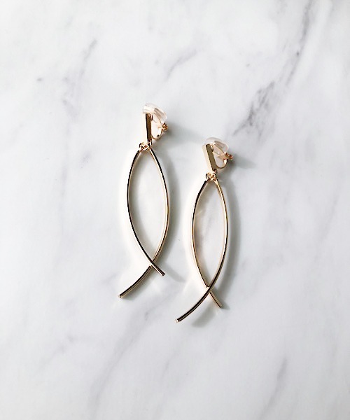 TIMELESS&THREE（タイムレスアンドスリー）の「メタルロングバーイヤリング（イヤリング・レディース・ゴールド/シルバー・FREE）」の10枚目の写真